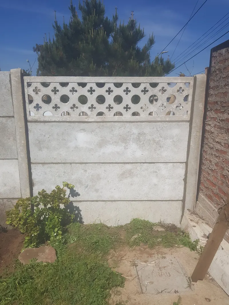 Pandereta con placa ornamental calada en la última fila